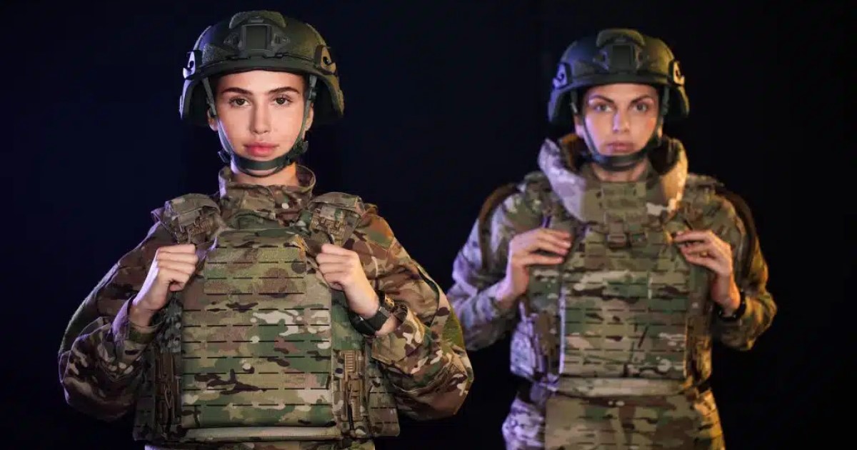 В Украине создали первый бронекостюм для женщин. Смотрите, как он выглядит (фото)